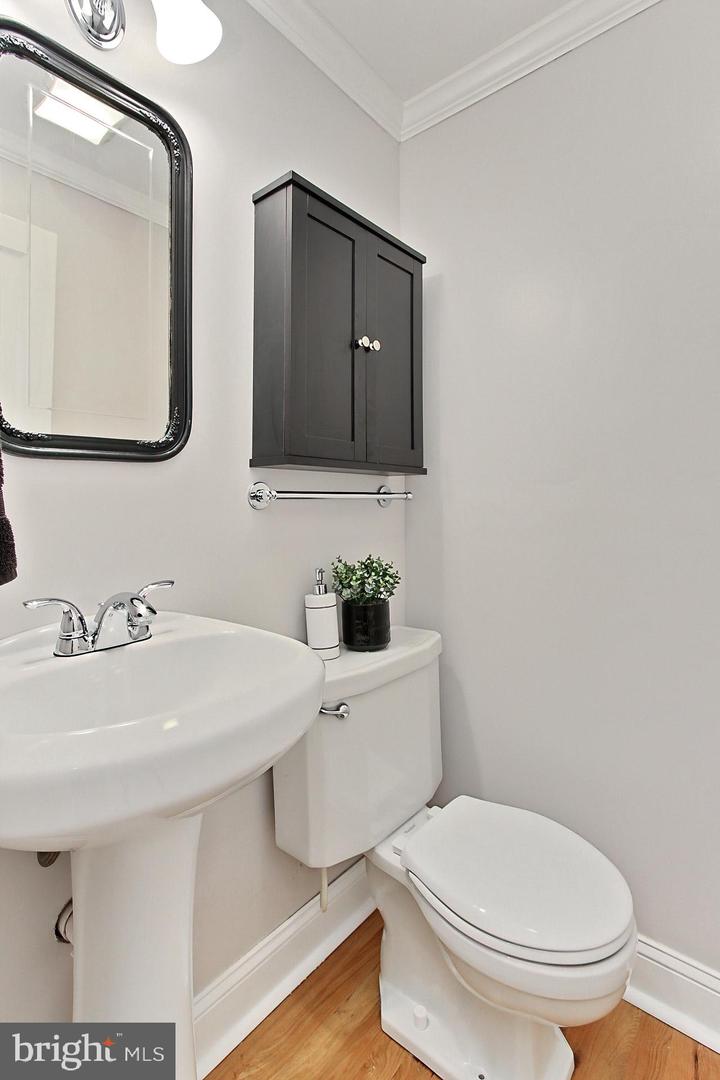 3064 HOLMES RUN RD, FALLS CHURCH, Virginia 22042, 3 Bedrooms Bedrooms, ,3 BathroomsBathrooms,Residential,For sale,3064 HOLMES RUN RD,VAFX2239350 MLS # VAFX2239350