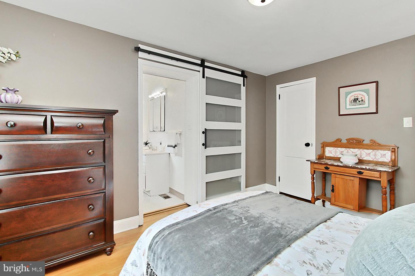 3064 HOLMES RUN RD, FALLS CHURCH, Virginia 22042, 3 Bedrooms Bedrooms, ,3 BathroomsBathrooms,Residential,For sale,3064 HOLMES RUN RD,VAFX2239350 MLS # VAFX2239350