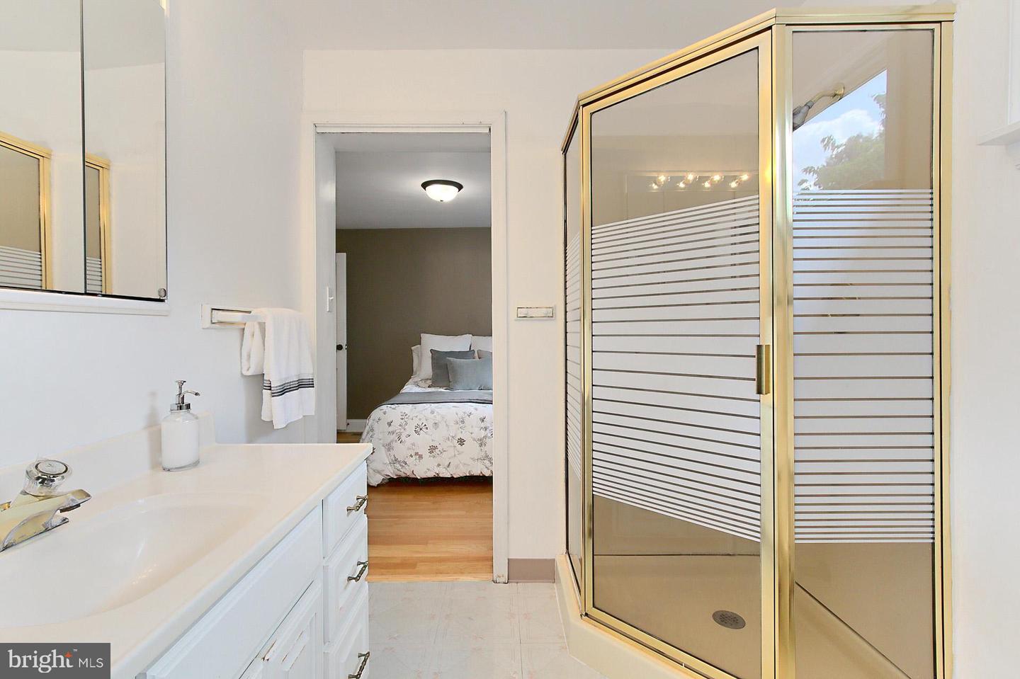 3064 HOLMES RUN RD, FALLS CHURCH, Virginia 22042, 3 Bedrooms Bedrooms, ,3 BathroomsBathrooms,Residential,For sale,3064 HOLMES RUN RD,VAFX2239350 MLS # VAFX2239350