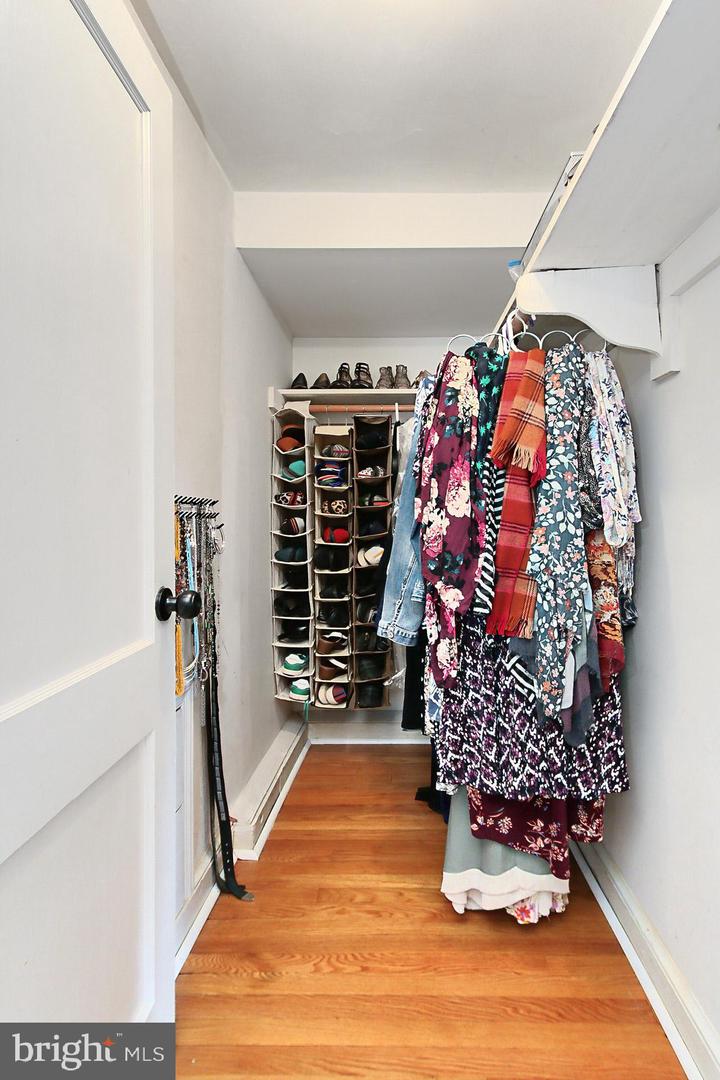 3064 HOLMES RUN RD, FALLS CHURCH, Virginia 22042, 3 Bedrooms Bedrooms, ,3 BathroomsBathrooms,Residential,For sale,3064 HOLMES RUN RD,VAFX2239350 MLS # VAFX2239350