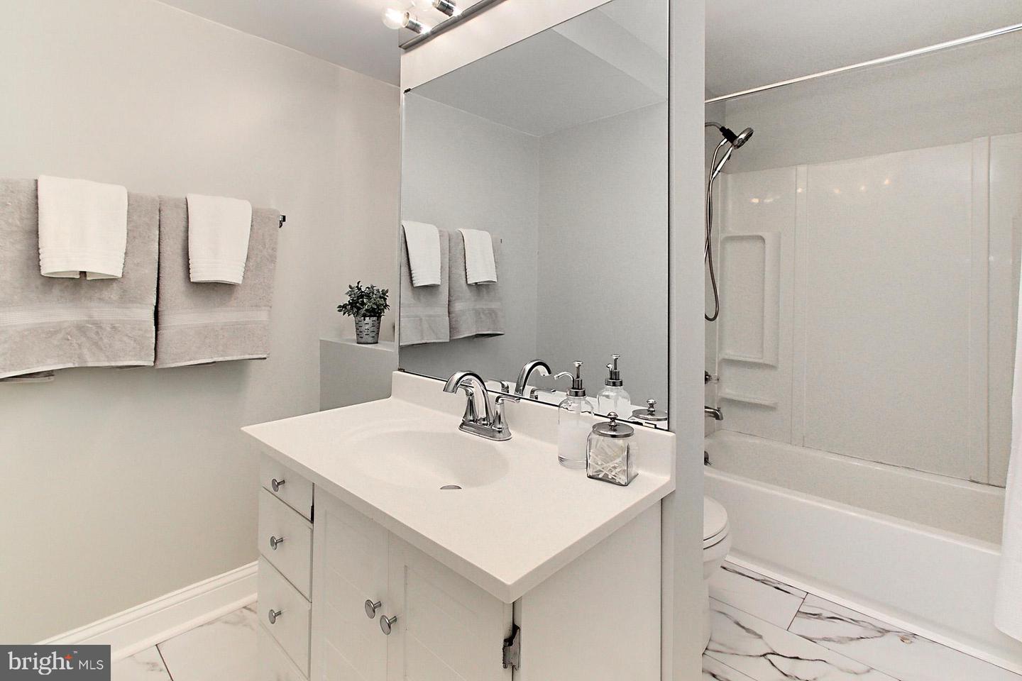 3064 HOLMES RUN RD, FALLS CHURCH, Virginia 22042, 3 Bedrooms Bedrooms, ,3 BathroomsBathrooms,Residential,For sale,3064 HOLMES RUN RD,VAFX2239350 MLS # VAFX2239350