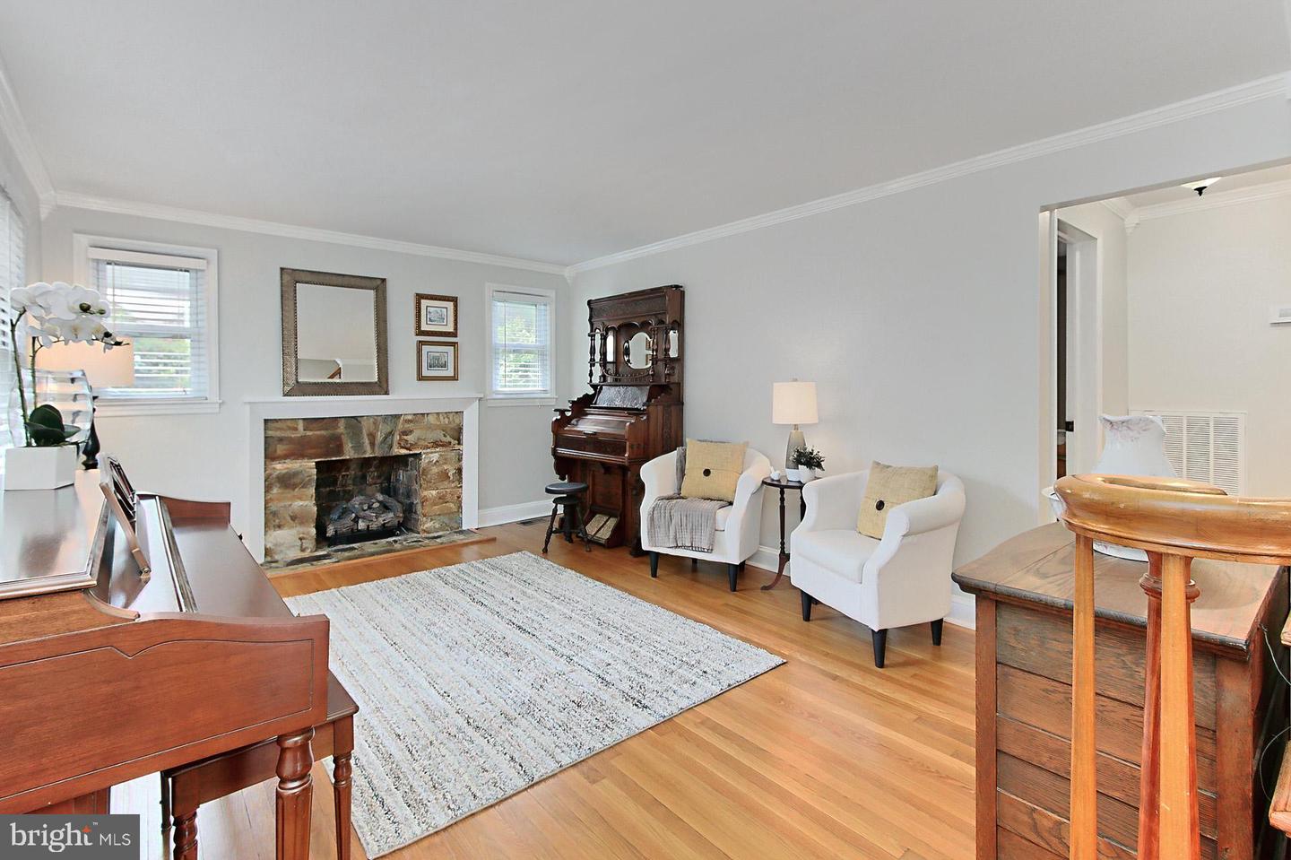 3064 HOLMES RUN RD, FALLS CHURCH, Virginia 22042, 3 Bedrooms Bedrooms, ,3 BathroomsBathrooms,Residential,For sale,3064 HOLMES RUN RD,VAFX2239350 MLS # VAFX2239350