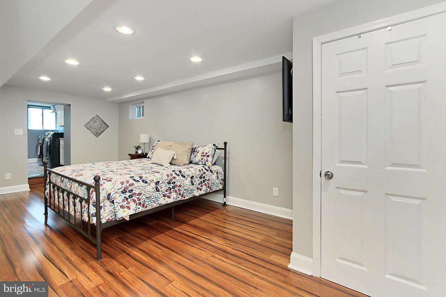 3064 HOLMES RUN RD, FALLS CHURCH, Virginia 22042, 3 Bedrooms Bedrooms, ,3 BathroomsBathrooms,Residential,For sale,3064 HOLMES RUN RD,VAFX2239350 MLS # VAFX2239350