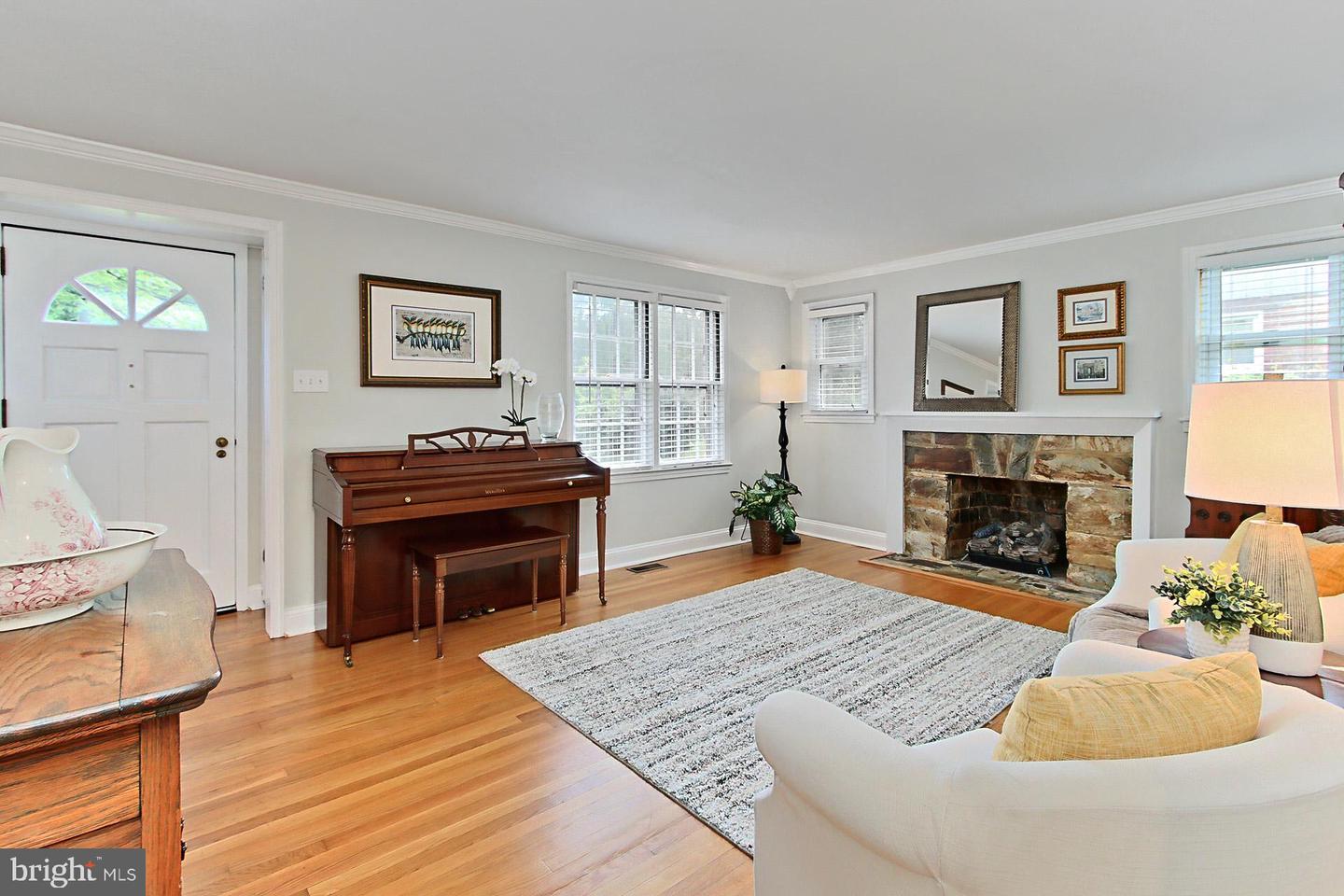 3064 HOLMES RUN RD, FALLS CHURCH, Virginia 22042, 3 Bedrooms Bedrooms, ,3 BathroomsBathrooms,Residential,For sale,3064 HOLMES RUN RD,VAFX2239350 MLS # VAFX2239350