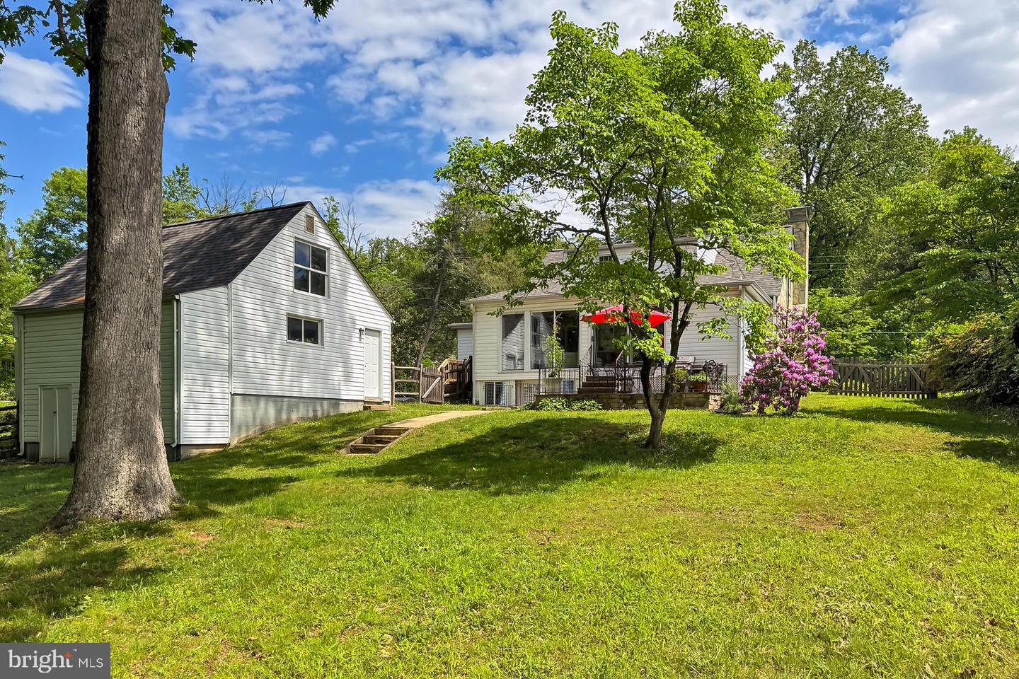 3064 HOLMES RUN RD, FALLS CHURCH, Virginia 22042, 3 Bedrooms Bedrooms, ,3 BathroomsBathrooms,Residential,For sale,3064 HOLMES RUN RD,VAFX2239350 MLS # VAFX2239350
