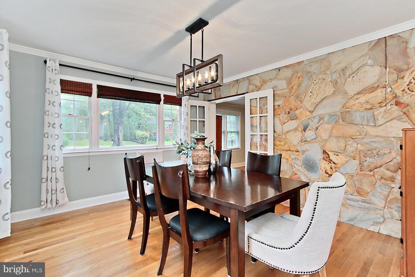 3064 HOLMES RUN RD, FALLS CHURCH, Virginia 22042, 3 Bedrooms Bedrooms, ,3 BathroomsBathrooms,Residential,For sale,3064 HOLMES RUN RD,VAFX2239350 MLS # VAFX2239350