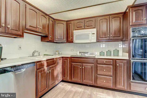3909 FOREST GROVE DR, ANNANDALE, Virginia 22003, 4 Bedrooms Bedrooms, ,2 BathroomsBathrooms,Residential,For sale,3909 FOREST GROVE DR,VAFX2239246 MLS # VAFX2239246
