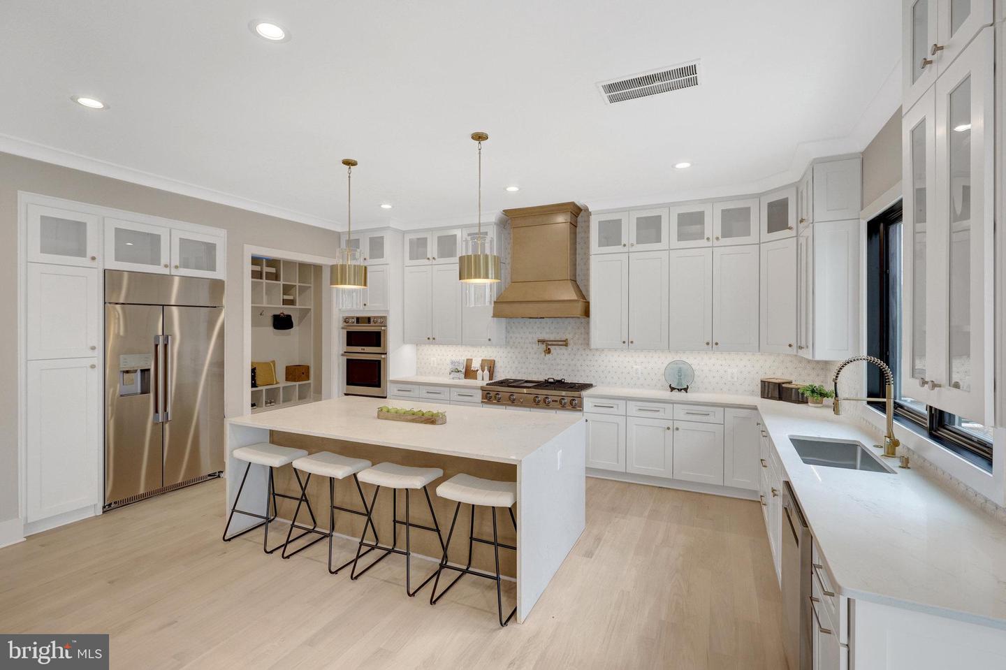 7916 LEWINSVILLE RD, MCLEAN, Virginia 22102, 6 Bedrooms Bedrooms, ,6 BathroomsBathrooms,Residential,For sale,7916 LEWINSVILLE RD,VAFX2239420 MLS # VAFX2239420
