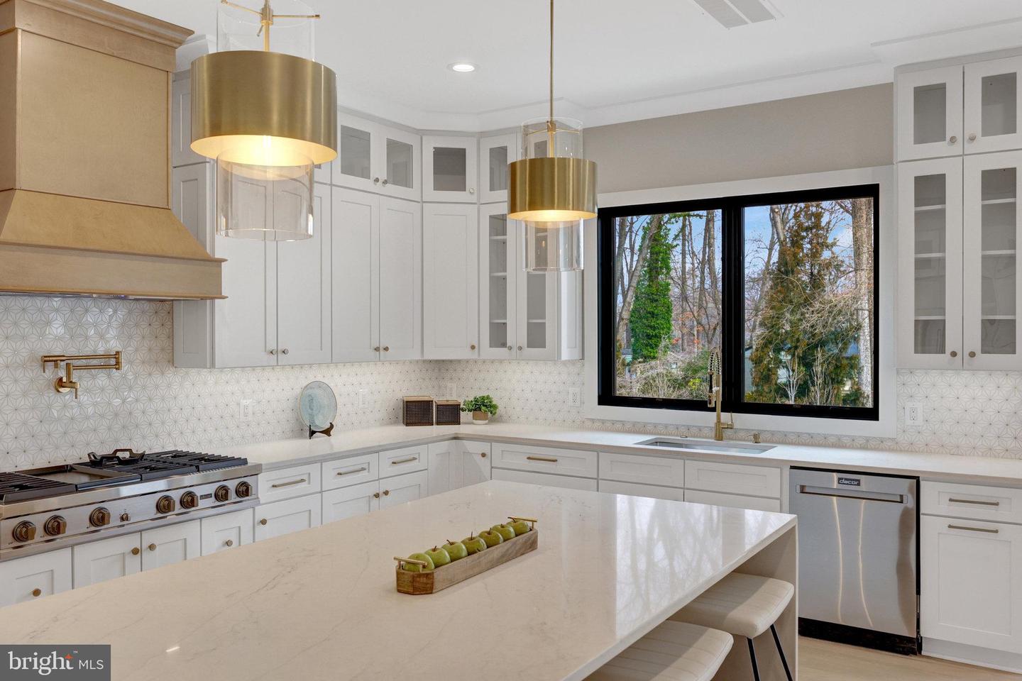 7916 LEWINSVILLE RD, MCLEAN, Virginia 22102, 6 Bedrooms Bedrooms, ,6 BathroomsBathrooms,Residential,For sale,7916 LEWINSVILLE RD,VAFX2239420 MLS # VAFX2239420