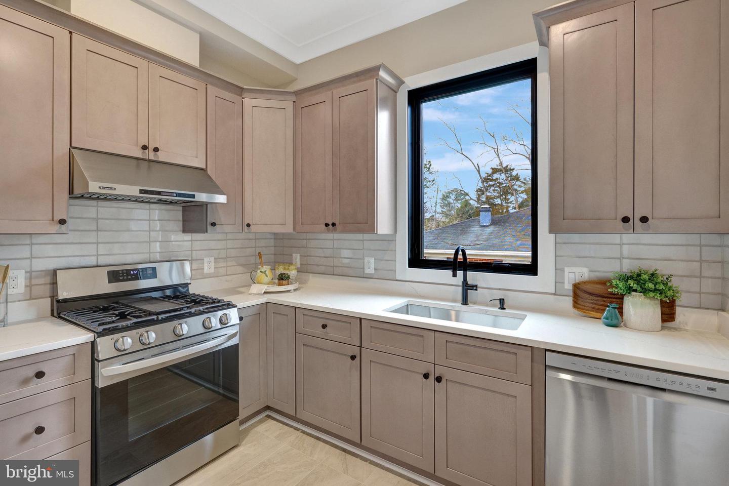 7916 LEWINSVILLE RD, MCLEAN, Virginia 22102, 6 Bedrooms Bedrooms, ,6 BathroomsBathrooms,Residential,For sale,7916 LEWINSVILLE RD,VAFX2239420 MLS # VAFX2239420