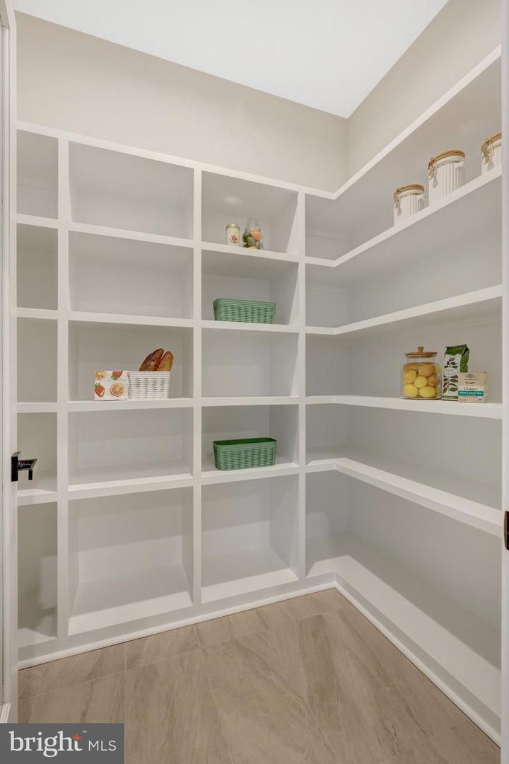 7916 LEWINSVILLE RD, MCLEAN, Virginia 22102, 6 Bedrooms Bedrooms, ,6 BathroomsBathrooms,Residential,For sale,7916 LEWINSVILLE RD,VAFX2239420 MLS # VAFX2239420