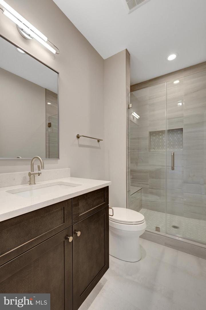 7916 LEWINSVILLE RD, MCLEAN, Virginia 22102, 6 Bedrooms Bedrooms, ,6 BathroomsBathrooms,Residential,For sale,7916 LEWINSVILLE RD,VAFX2239420 MLS # VAFX2239420