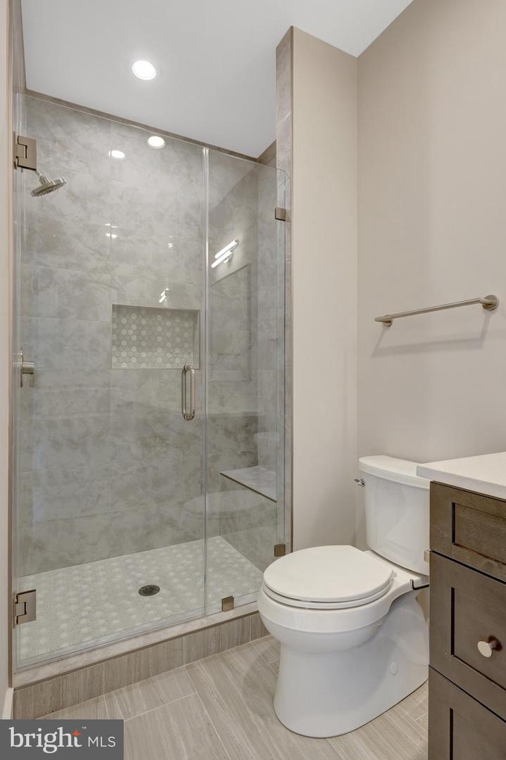 7916 LEWINSVILLE RD, MCLEAN, Virginia 22102, 6 Bedrooms Bedrooms, ,6 BathroomsBathrooms,Residential,For sale,7916 LEWINSVILLE RD,VAFX2239420 MLS # VAFX2239420