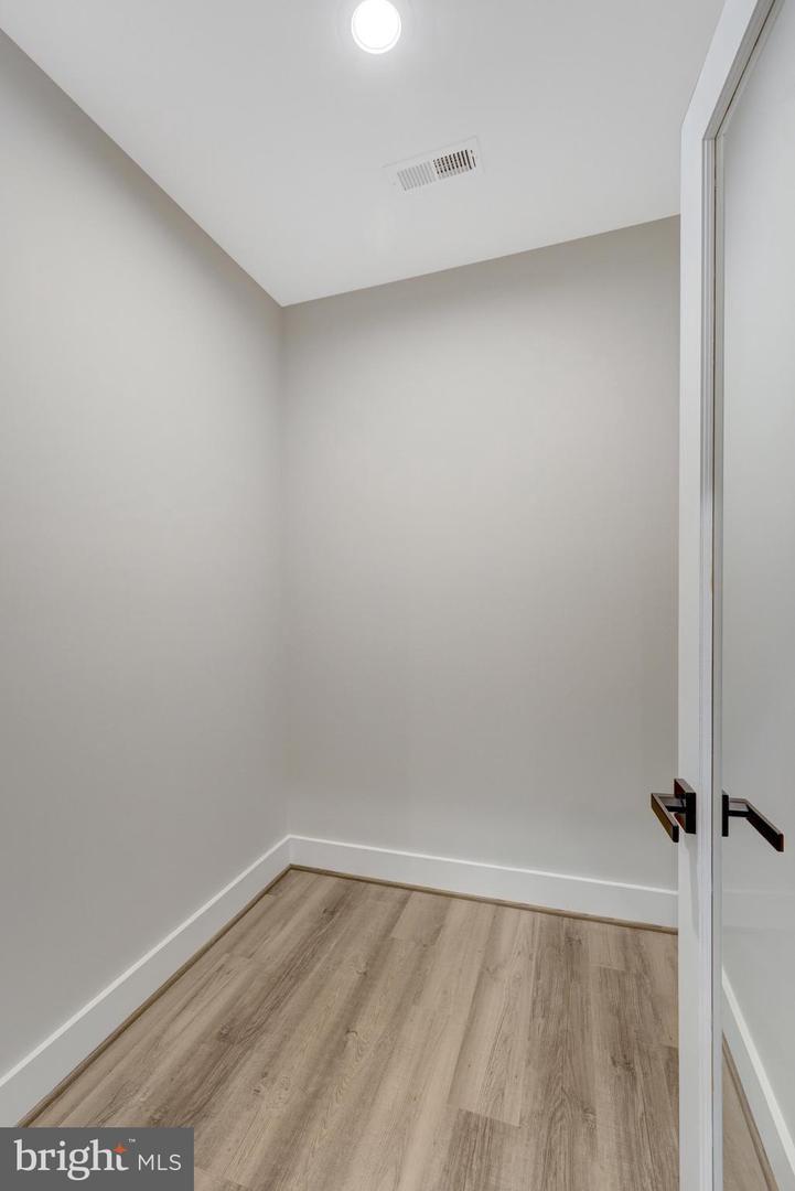 7916 LEWINSVILLE RD, MCLEAN, Virginia 22102, 6 Bedrooms Bedrooms, ,6 BathroomsBathrooms,Residential,For sale,7916 LEWINSVILLE RD,VAFX2239420 MLS # VAFX2239420