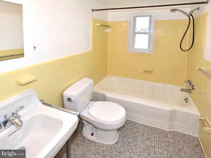 2626 12TH ST S #1, ARLINGTON, Virginia 22204, 4 Bedrooms Bedrooms, ,4 BathroomsBathrooms,Residential,For sale,2626 12TH ST S #1,VAAR2057214 MLS # VAAR2057214