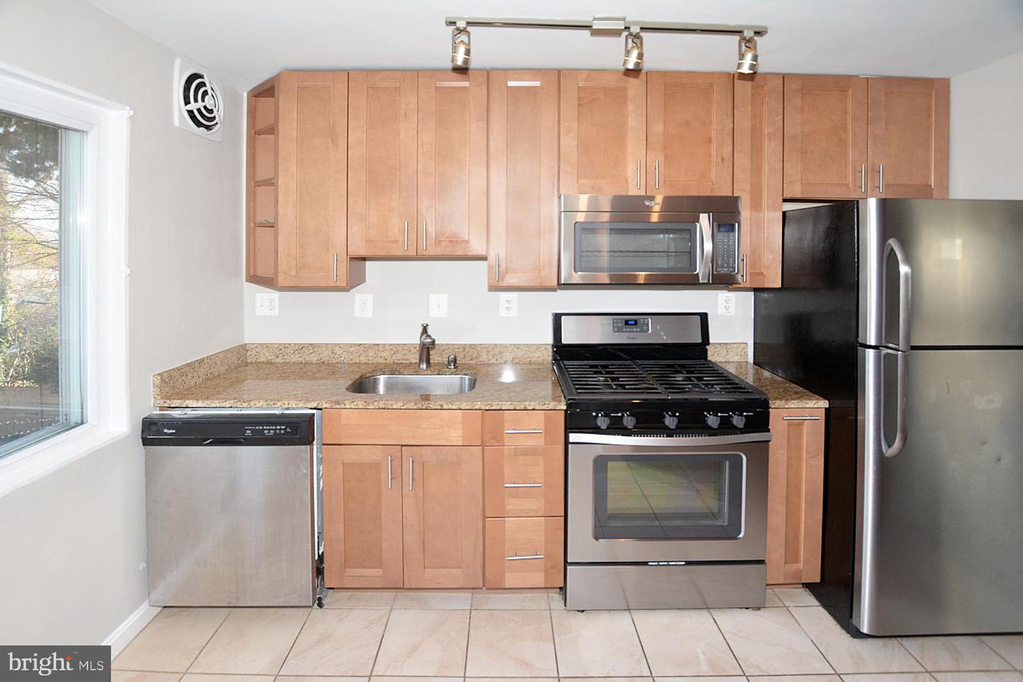 2626 12TH ST S #1, ARLINGTON, Virginia 22204, 4 Bedrooms Bedrooms, ,4 BathroomsBathrooms,Residential,For sale,2626 12TH ST S #1,VAAR2057214 MLS # VAAR2057214