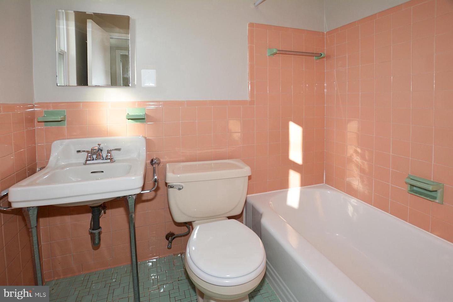 2626 12TH ST S #1, ARLINGTON, Virginia 22204, 4 Bedrooms Bedrooms, ,4 BathroomsBathrooms,Residential,For sale,2626 12TH ST S #1,VAAR2057214 MLS # VAAR2057214
