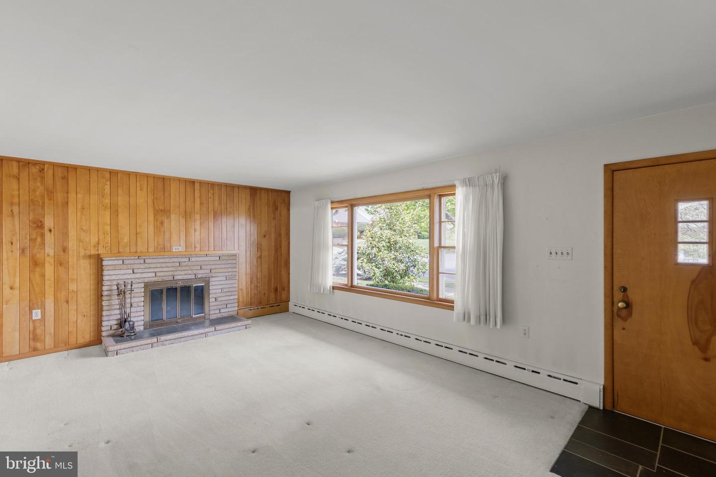423 W MONMOUTH ST, WINCHESTER, Virginia 22601, 3 Bedrooms Bedrooms, ,2 BathroomsBathrooms,Residential,For sale,423 W MONMOUTH ST,VAWI2007646 MLS # VAWI2007646