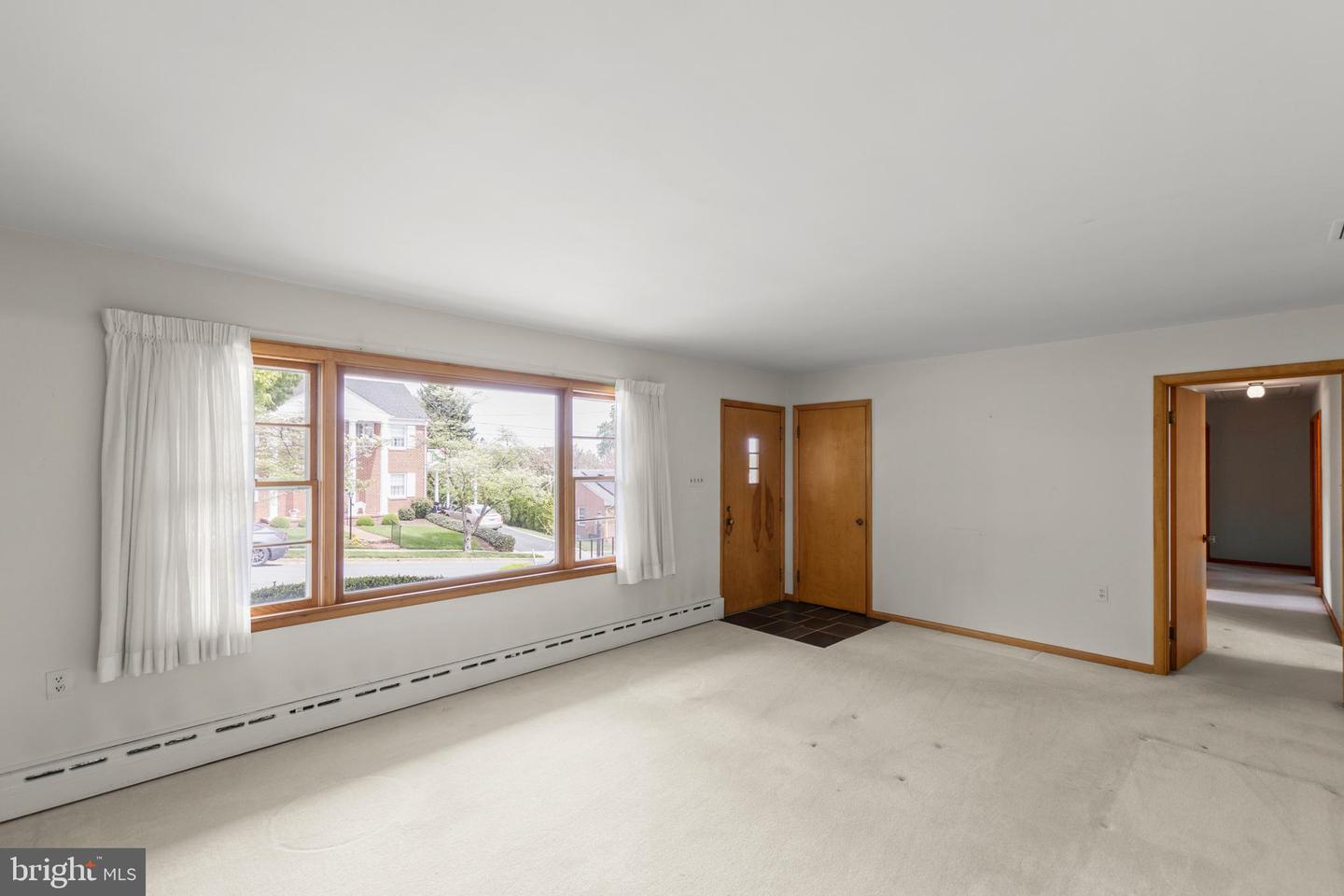 423 W MONMOUTH ST, WINCHESTER, Virginia 22601, 3 Bedrooms Bedrooms, ,2 BathroomsBathrooms,Residential,For sale,423 W MONMOUTH ST,VAWI2007646 MLS # VAWI2007646