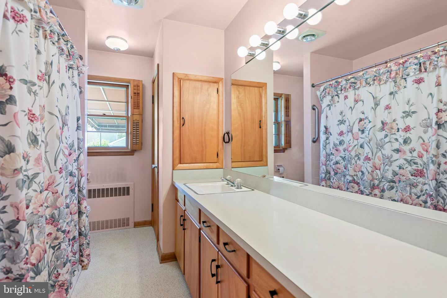 423 W MONMOUTH ST, WINCHESTER, Virginia 22601, 3 Bedrooms Bedrooms, ,2 BathroomsBathrooms,Residential,For sale,423 W MONMOUTH ST,VAWI2007646 MLS # VAWI2007646