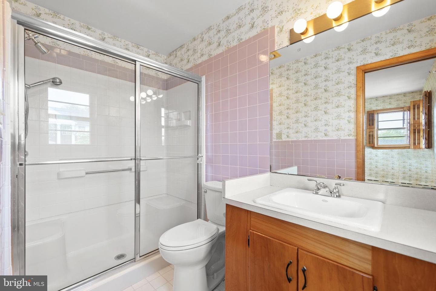 423 W MONMOUTH ST, WINCHESTER, Virginia 22601, 3 Bedrooms Bedrooms, ,2 BathroomsBathrooms,Residential,For sale,423 W MONMOUTH ST,VAWI2007646 MLS # VAWI2007646