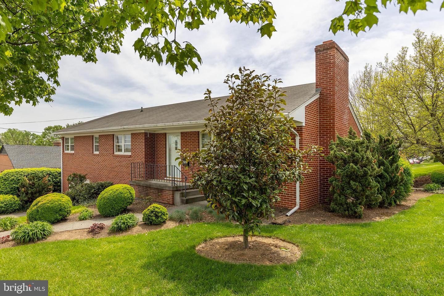 423 W MONMOUTH ST, WINCHESTER, Virginia 22601, 3 Bedrooms Bedrooms, ,2 BathroomsBathrooms,Residential,For sale,423 W MONMOUTH ST,VAWI2007646 MLS # VAWI2007646