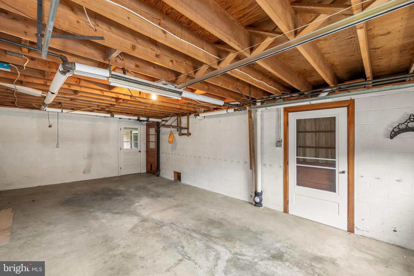 423 W MONMOUTH ST, WINCHESTER, Virginia 22601, 3 Bedrooms Bedrooms, ,2 BathroomsBathrooms,Residential,For sale,423 W MONMOUTH ST,VAWI2007646 MLS # VAWI2007646