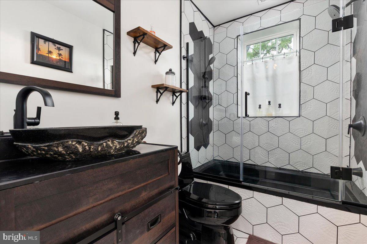 2922 S BUCHANAN ST #C1, ARLINGTON, Virginia 22206, 2 Bedrooms Bedrooms, ,1 BathroomBathrooms,Residential,For sale,2922 S BUCHANAN ST #C1,VAAR2057220 MLS # VAAR2057220