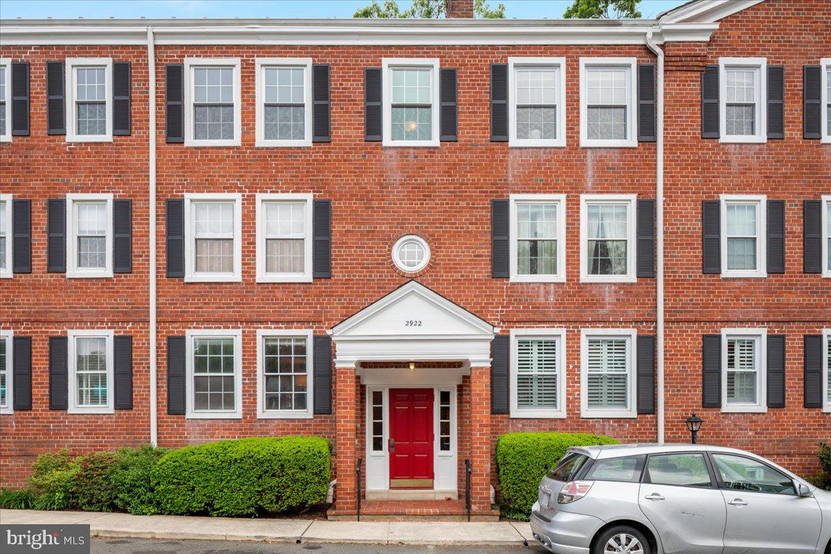 2922 S BUCHANAN ST #C1, ARLINGTON, Virginia 22206, 2 Bedrooms Bedrooms, ,1 BathroomBathrooms,Residential,For sale,2922 S BUCHANAN ST #C1,VAAR2057220 MLS # VAAR2057220