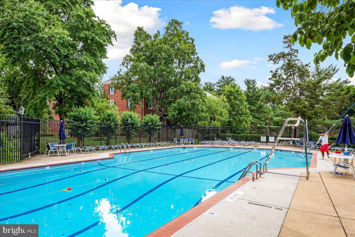 2922 S BUCHANAN ST #C1, ARLINGTON, Virginia 22206, 2 Bedrooms Bedrooms, ,1 BathroomBathrooms,Residential,For sale,2922 S BUCHANAN ST #C1,VAAR2057220 MLS # VAAR2057220