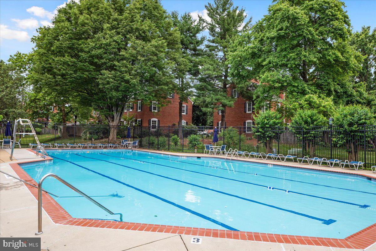 2922 S BUCHANAN ST #C1, ARLINGTON, Virginia 22206, 2 Bedrooms Bedrooms, ,1 BathroomBathrooms,Residential,For sale,2922 S BUCHANAN ST #C1,VAAR2057220 MLS # VAAR2057220
