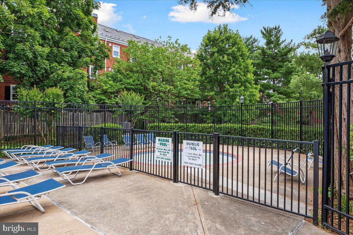 2922 S BUCHANAN ST #C1, ARLINGTON, Virginia 22206, 2 Bedrooms Bedrooms, ,1 BathroomBathrooms,Residential,For sale,2922 S BUCHANAN ST #C1,VAAR2057220 MLS # VAAR2057220