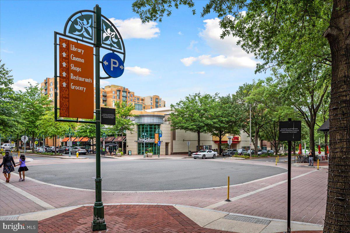 2922 S BUCHANAN ST #C1, ARLINGTON, Virginia 22206, 2 Bedrooms Bedrooms, ,1 BathroomBathrooms,Residential,For sale,2922 S BUCHANAN ST #C1,VAAR2057220 MLS # VAAR2057220