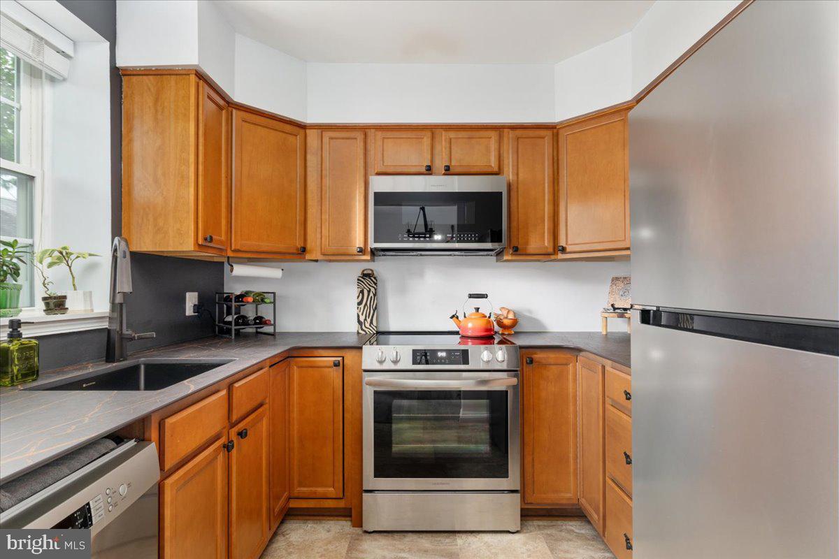 2922 S BUCHANAN ST #C1, ARLINGTON, Virginia 22206, 2 Bedrooms Bedrooms, ,1 BathroomBathrooms,Residential,For sale,2922 S BUCHANAN ST #C1,VAAR2057220 MLS # VAAR2057220