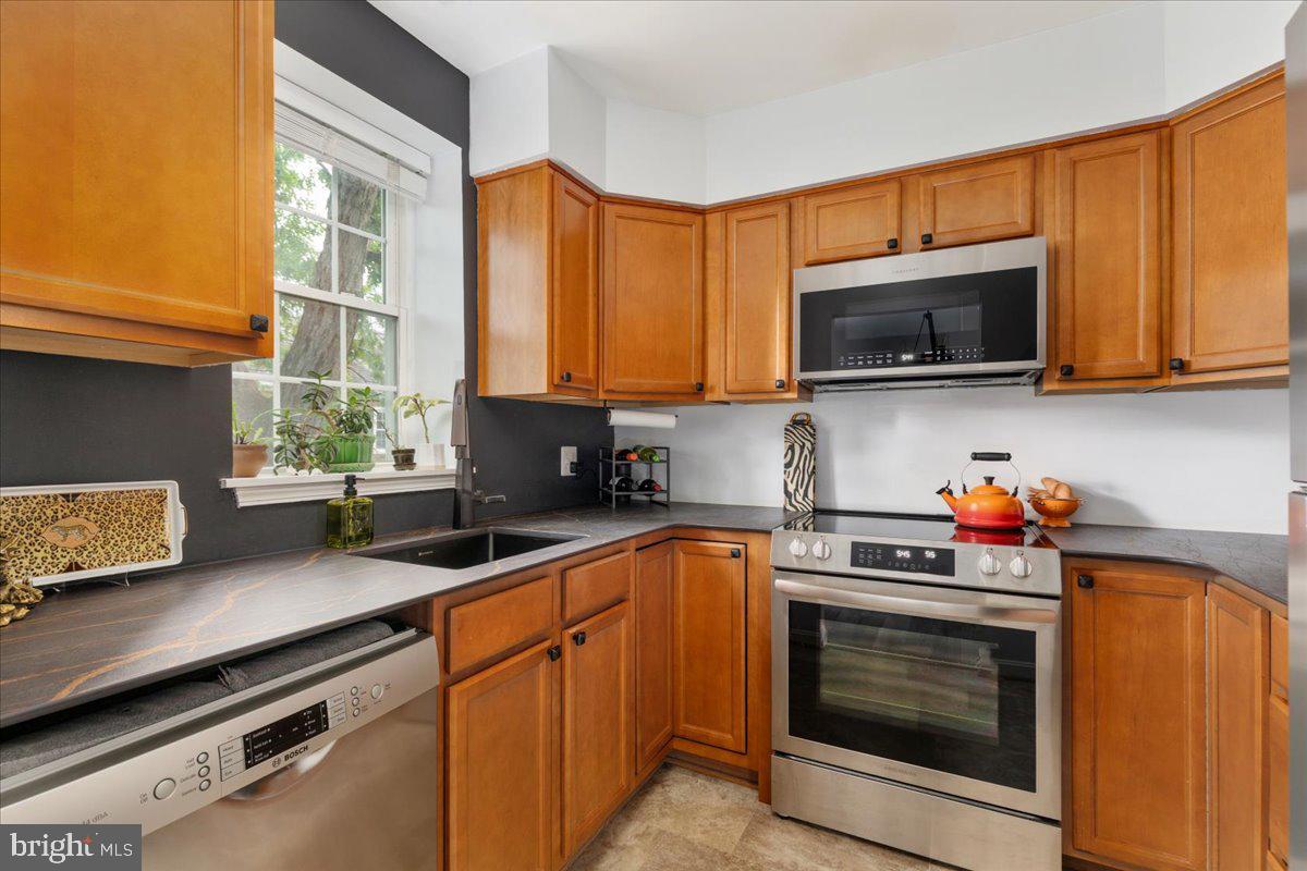 2922 S BUCHANAN ST #C1, ARLINGTON, Virginia 22206, 2 Bedrooms Bedrooms, ,1 BathroomBathrooms,Residential,For sale,2922 S BUCHANAN ST #C1,VAAR2057220 MLS # VAAR2057220