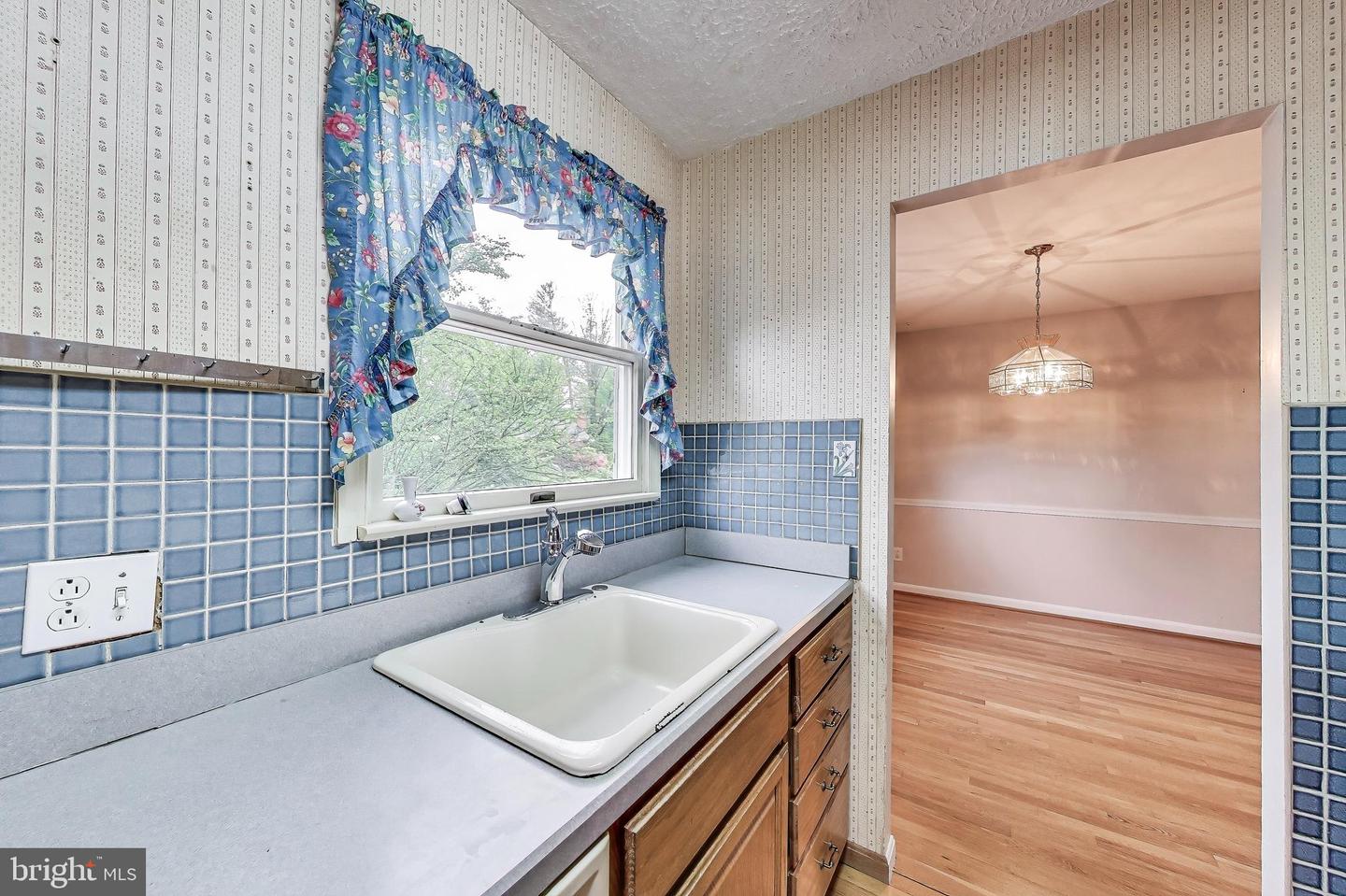 4951 ROSLYN RD, ANNANDALE, Virginia 22003, 4 Bedrooms Bedrooms, ,3 BathroomsBathrooms,Residential,For sale,4951 ROSLYN RD,VAFX2239466 MLS # VAFX2239466