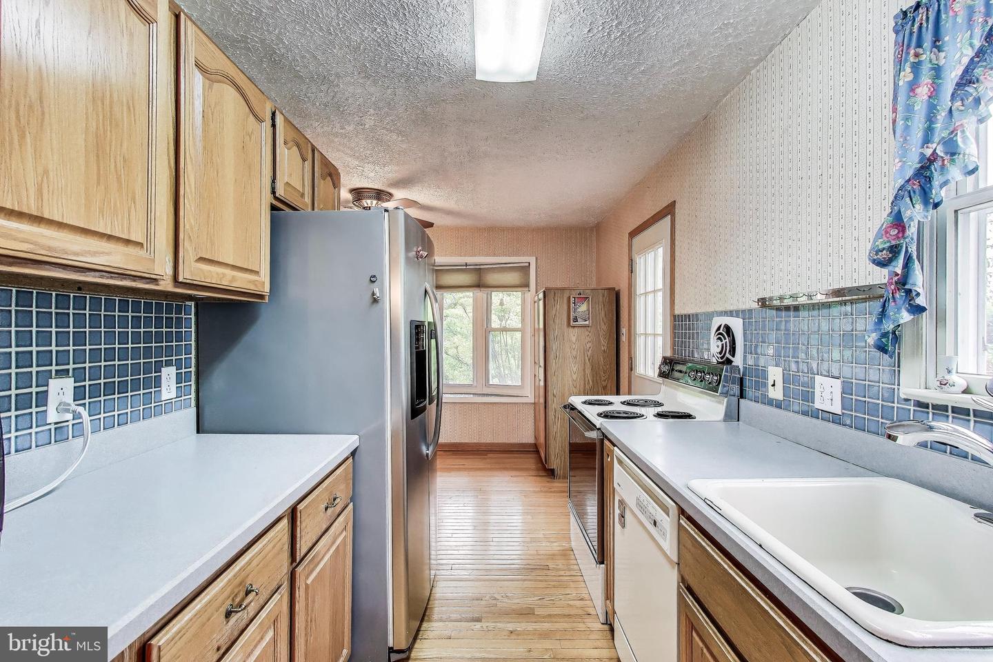 4951 ROSLYN RD, ANNANDALE, Virginia 22003, 4 Bedrooms Bedrooms, ,3 BathroomsBathrooms,Residential,For sale,4951 ROSLYN RD,VAFX2239466 MLS # VAFX2239466
