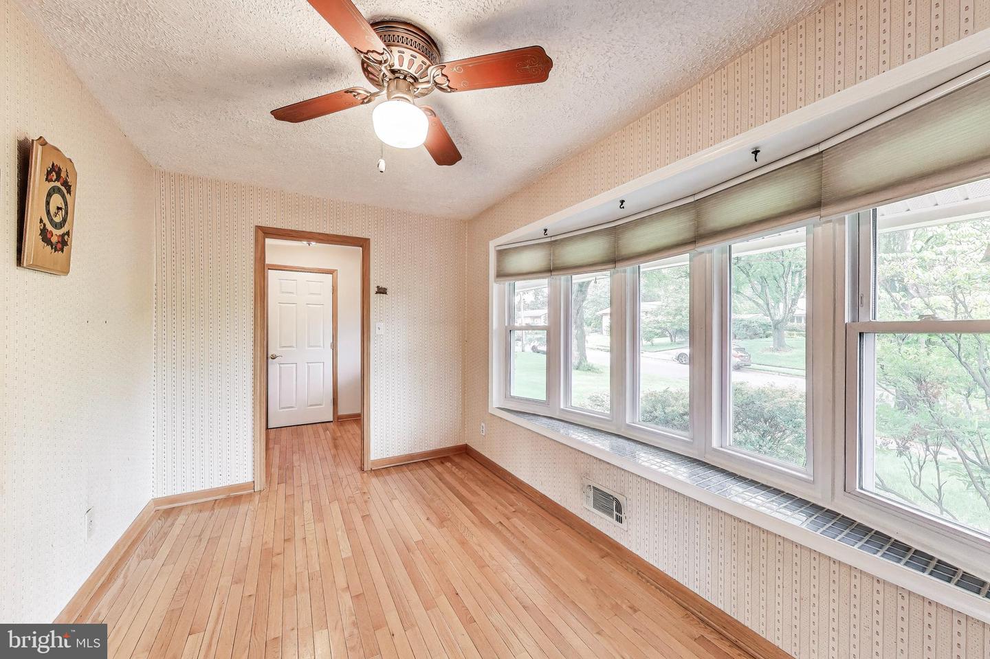 4951 ROSLYN RD, ANNANDALE, Virginia 22003, 4 Bedrooms Bedrooms, ,3 BathroomsBathrooms,Residential,For sale,4951 ROSLYN RD,VAFX2239466 MLS # VAFX2239466
