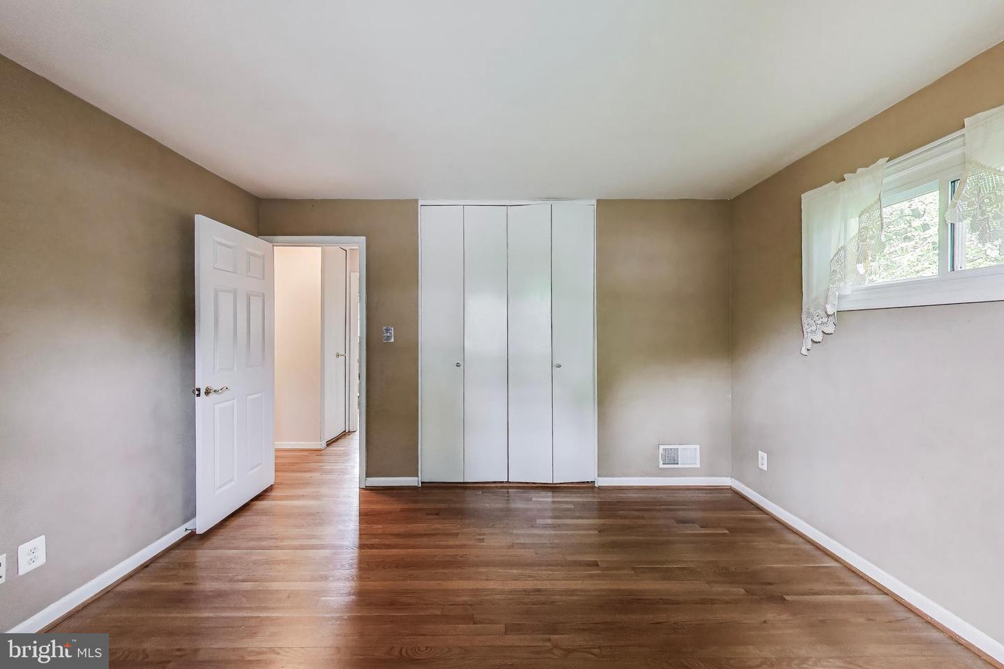 4951 ROSLYN RD, ANNANDALE, Virginia 22003, 4 Bedrooms Bedrooms, ,3 BathroomsBathrooms,Residential,For sale,4951 ROSLYN RD,VAFX2239466 MLS # VAFX2239466