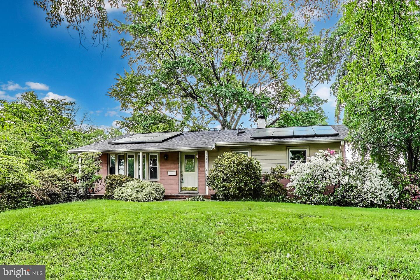 4951 ROSLYN RD, ANNANDALE, Virginia 22003, 4 Bedrooms Bedrooms, ,3 BathroomsBathrooms,Residential,For sale,4951 ROSLYN RD,VAFX2239466 MLS # VAFX2239466