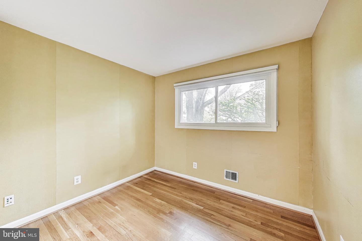 4951 ROSLYN RD, ANNANDALE, Virginia 22003, 4 Bedrooms Bedrooms, ,3 BathroomsBathrooms,Residential,For sale,4951 ROSLYN RD,VAFX2239466 MLS # VAFX2239466