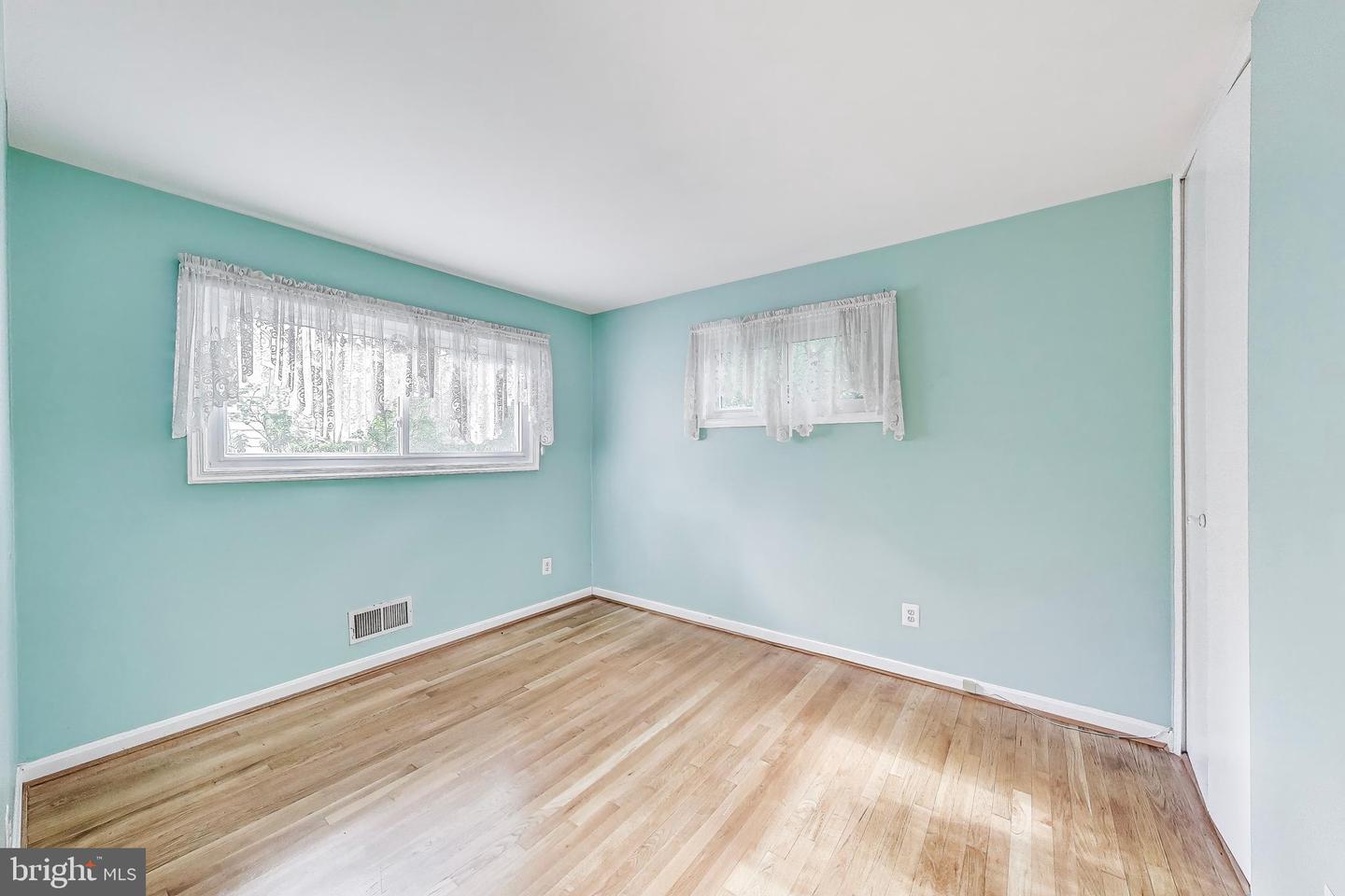 4951 ROSLYN RD, ANNANDALE, Virginia 22003, 4 Bedrooms Bedrooms, ,3 BathroomsBathrooms,Residential,For sale,4951 ROSLYN RD,VAFX2239466 MLS # VAFX2239466