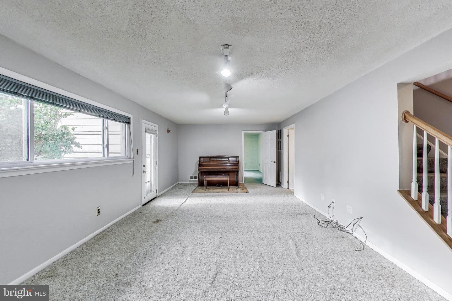 4951 ROSLYN RD, ANNANDALE, Virginia 22003, 4 Bedrooms Bedrooms, ,3 BathroomsBathrooms,Residential,For sale,4951 ROSLYN RD,VAFX2239466 MLS # VAFX2239466