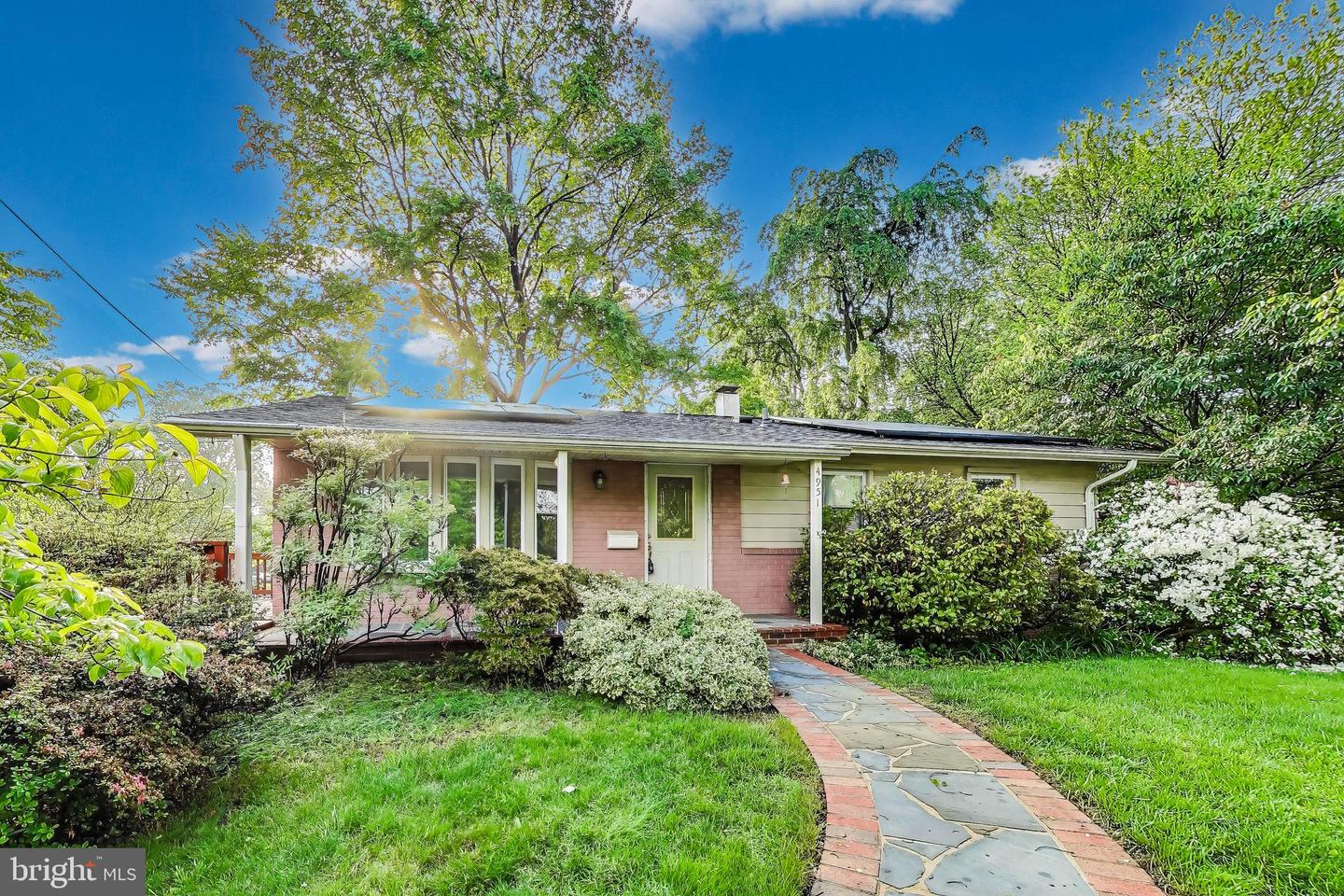 4951 ROSLYN RD, ANNANDALE, Virginia 22003, 4 Bedrooms Bedrooms, ,3 BathroomsBathrooms,Residential,For sale,4951 ROSLYN RD,VAFX2239466 MLS # VAFX2239466