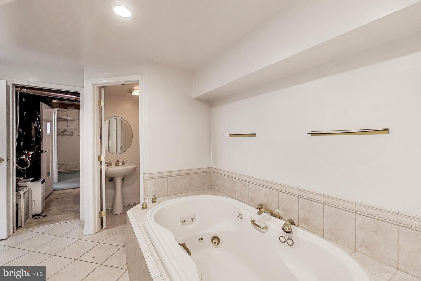 4951 ROSLYN RD, ANNANDALE, Virginia 22003, 4 Bedrooms Bedrooms, ,3 BathroomsBathrooms,Residential,For sale,4951 ROSLYN RD,VAFX2239466 MLS # VAFX2239466