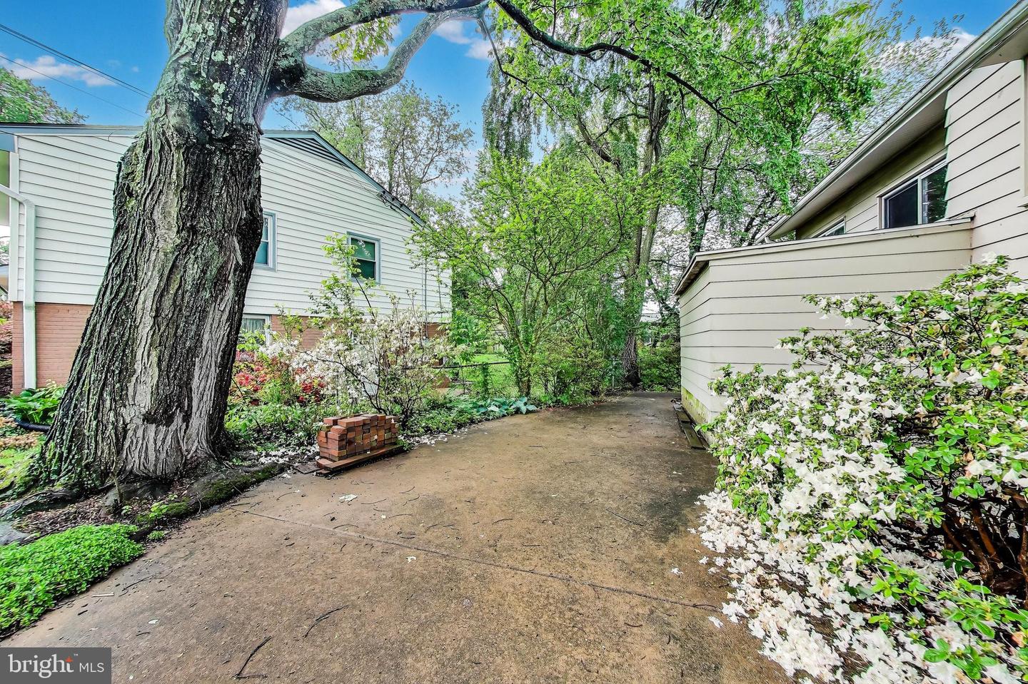 4951 ROSLYN RD, ANNANDALE, Virginia 22003, 4 Bedrooms Bedrooms, ,3 BathroomsBathrooms,Residential,For sale,4951 ROSLYN RD,VAFX2239466 MLS # VAFX2239466