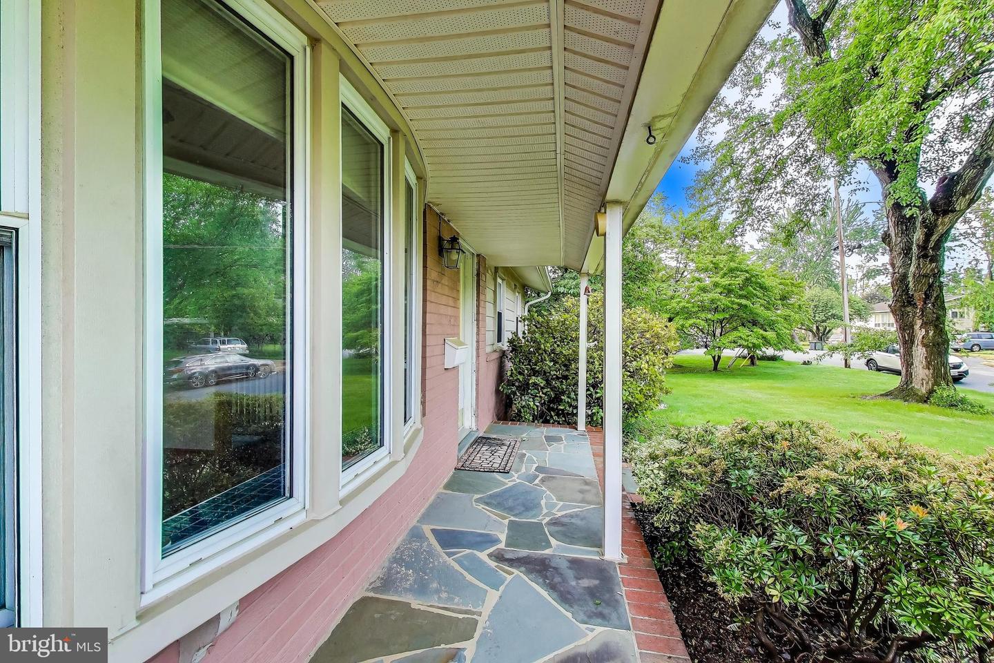 4951 ROSLYN RD, ANNANDALE, Virginia 22003, 4 Bedrooms Bedrooms, ,3 BathroomsBathrooms,Residential,For sale,4951 ROSLYN RD,VAFX2239466 MLS # VAFX2239466