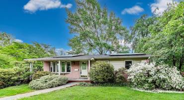 4951 ROSLYN RD, ANNANDALE, Virginia 22003, 4 Bedrooms Bedrooms, ,3 BathroomsBathrooms,Residential,For sale,4951 ROSLYN RD,VAFX2239466 MLS # VAFX2239466