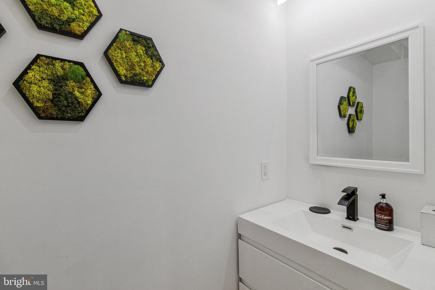 1440 OAK ST NW #1, WASHINGTON, District Of Columbia 20010, 2 Bedrooms Bedrooms, ,2 BathroomsBathrooms,Residential,For sale,1440 OAK ST NW #1,DCDC2199660 MLS # DCDC2199660