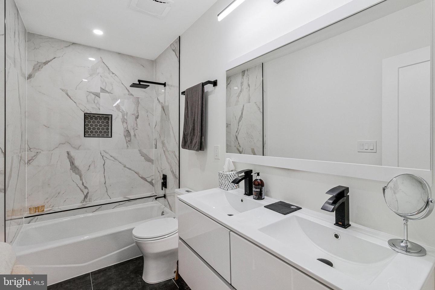 1440 OAK ST NW #1, WASHINGTON, District Of Columbia 20010, 2 Bedrooms Bedrooms, ,2 BathroomsBathrooms,Residential,For sale,1440 OAK ST NW #1,DCDC2199660 MLS # DCDC2199660